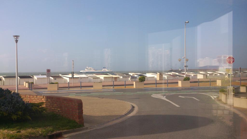 Hotel De La Plage Calais Exterior foto