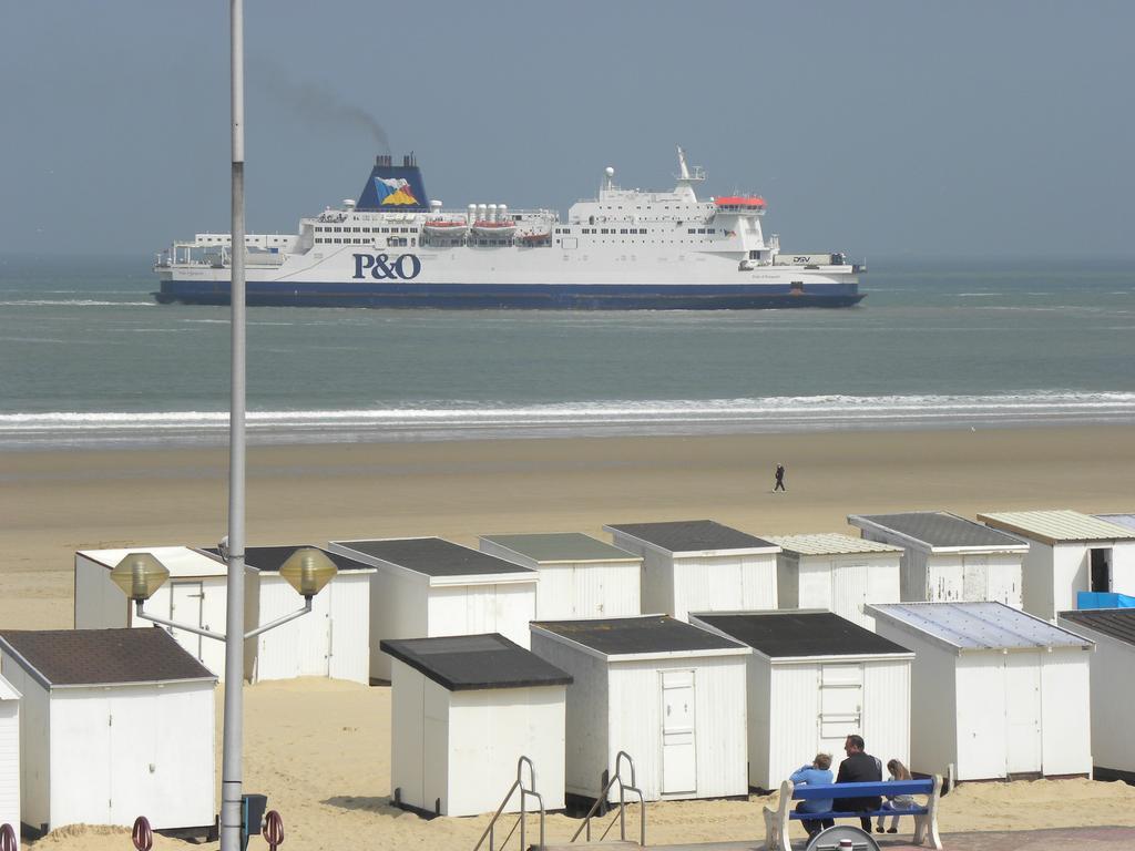 Hotel De La Plage Calais Exterior foto